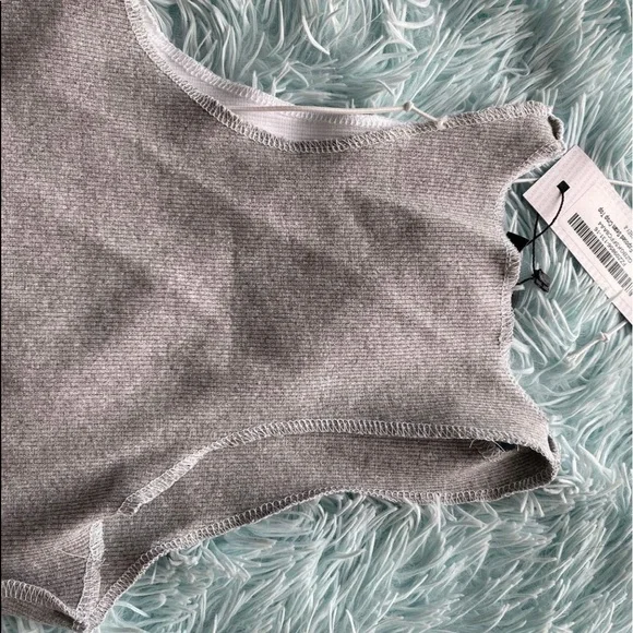 BOOHOO RIPPED TOP - Picture 3 of 3